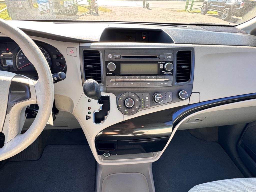 Toyota Sienna  2014
