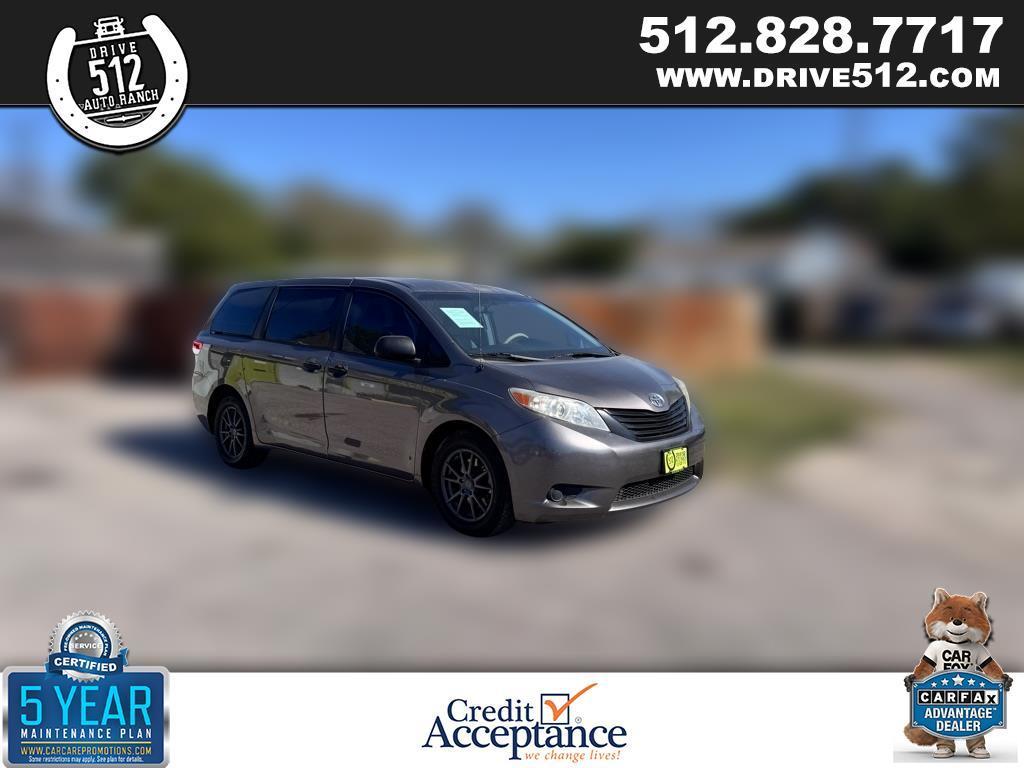 2014 Toyota Sienna NICE FAMILY VAN!