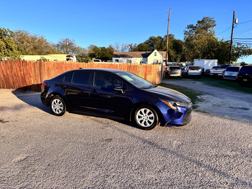 2023 Toyota Corolla LE photo 2