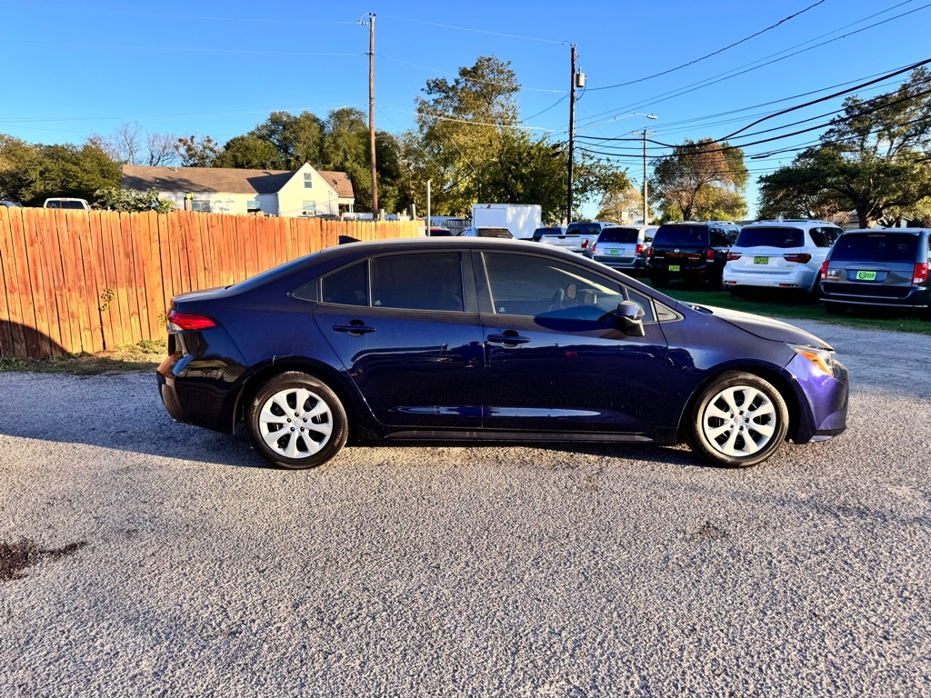 2023 Toyota Corolla LE photo 3