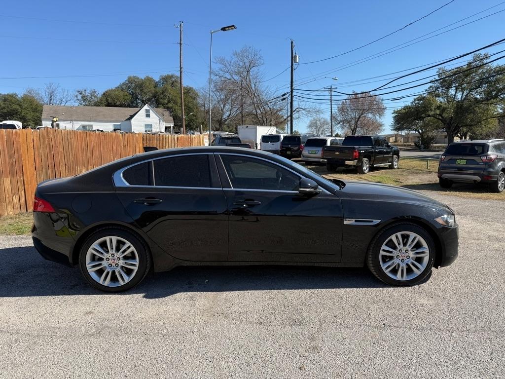 Jaguar XE  2019