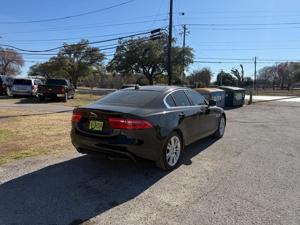 Jaguar XE  2019