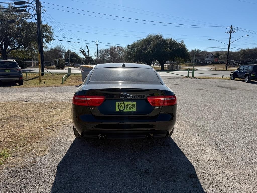 Jaguar XE  2019