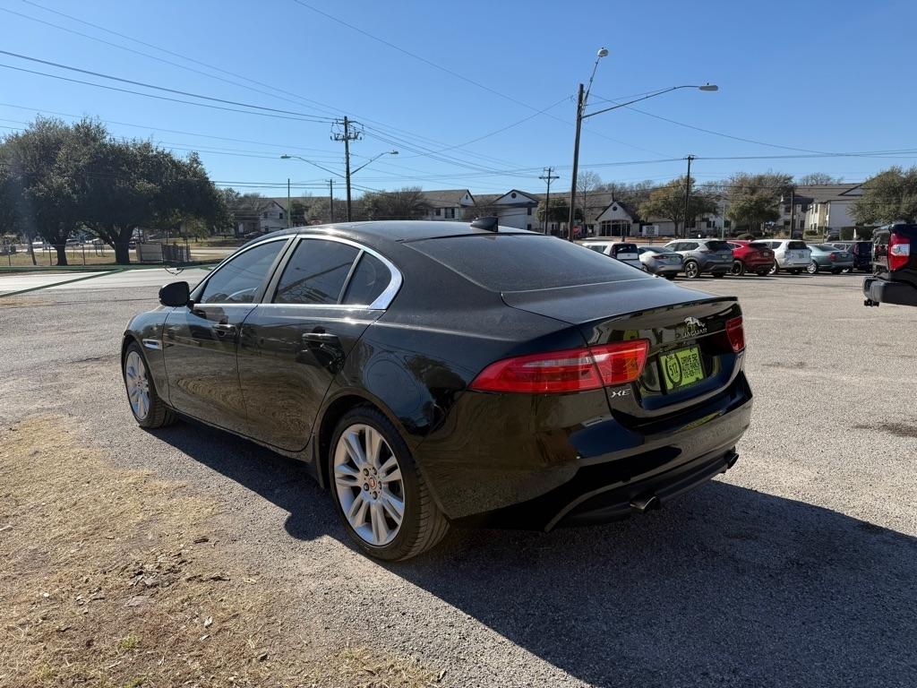 Jaguar XE  2019