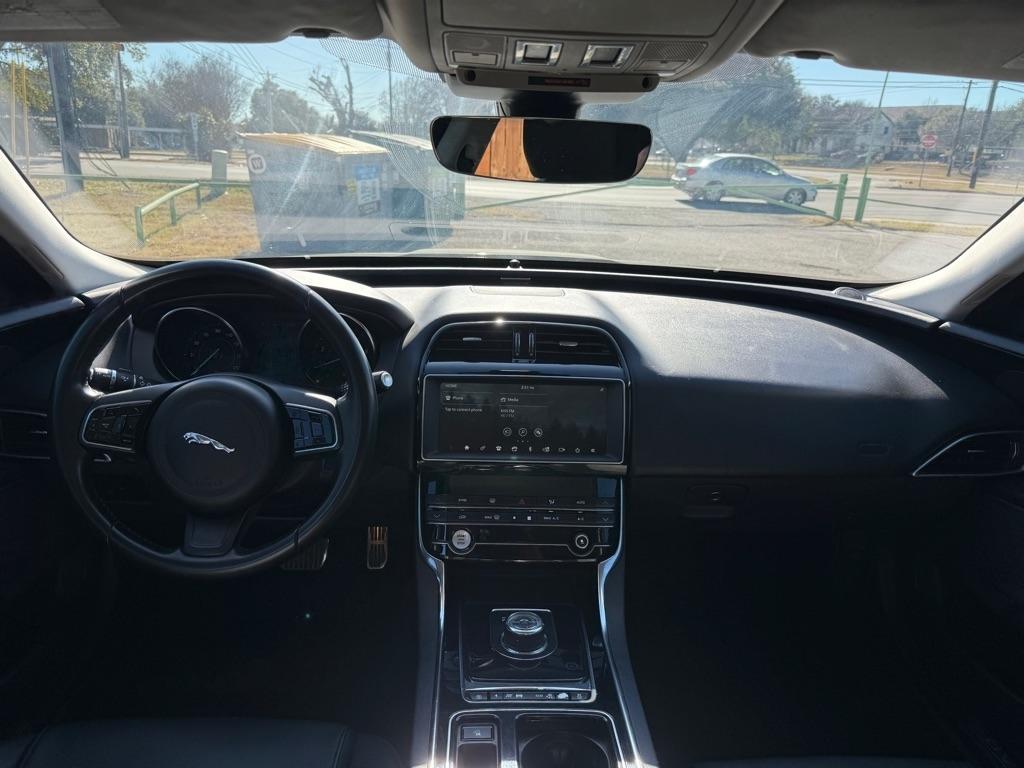 Jaguar XE  2019