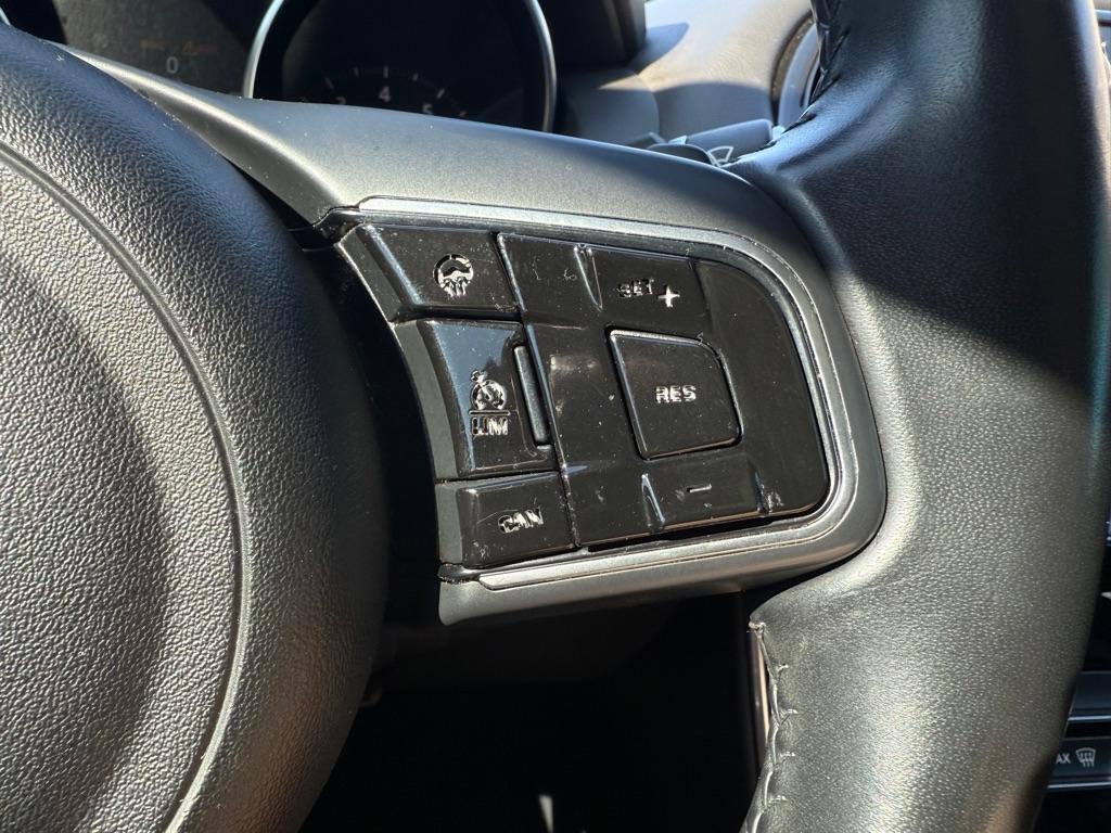 Jaguar XE  2019