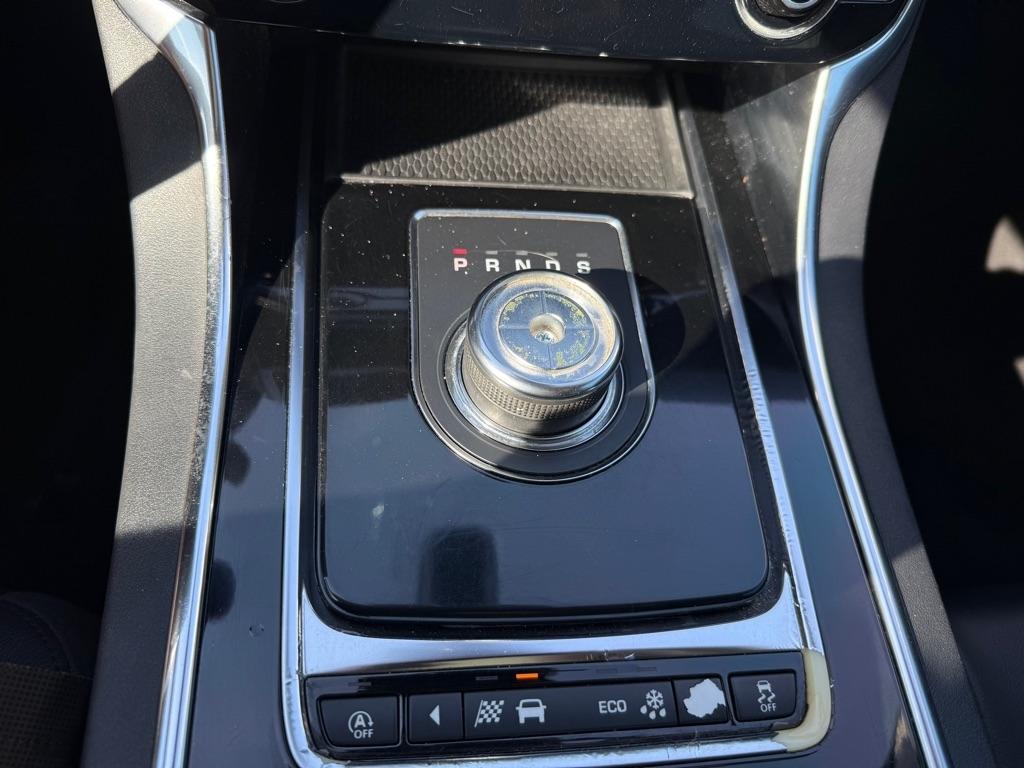 Jaguar XE  2019