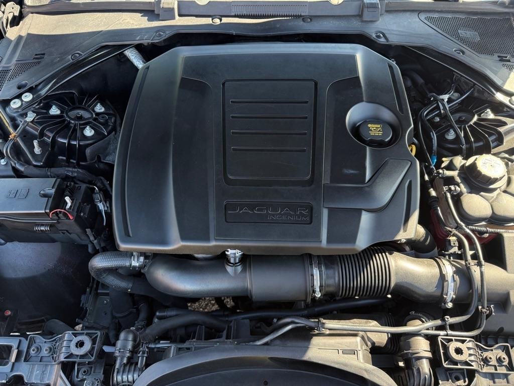 Jaguar XE  2019