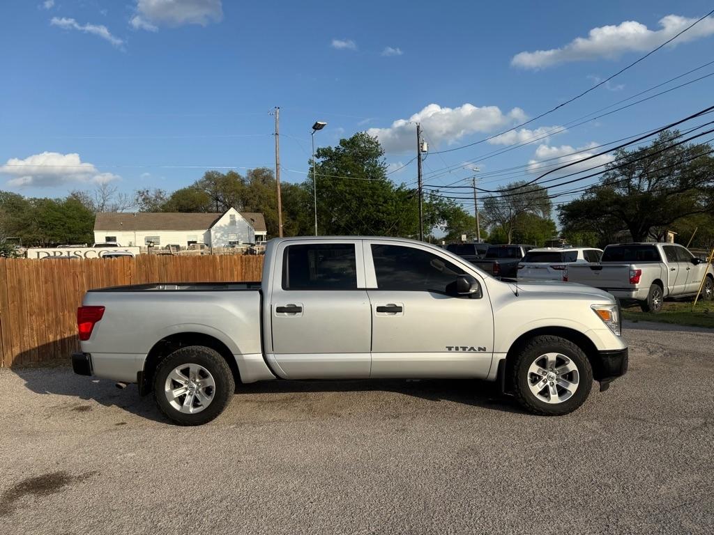 Nissan Titan  2017