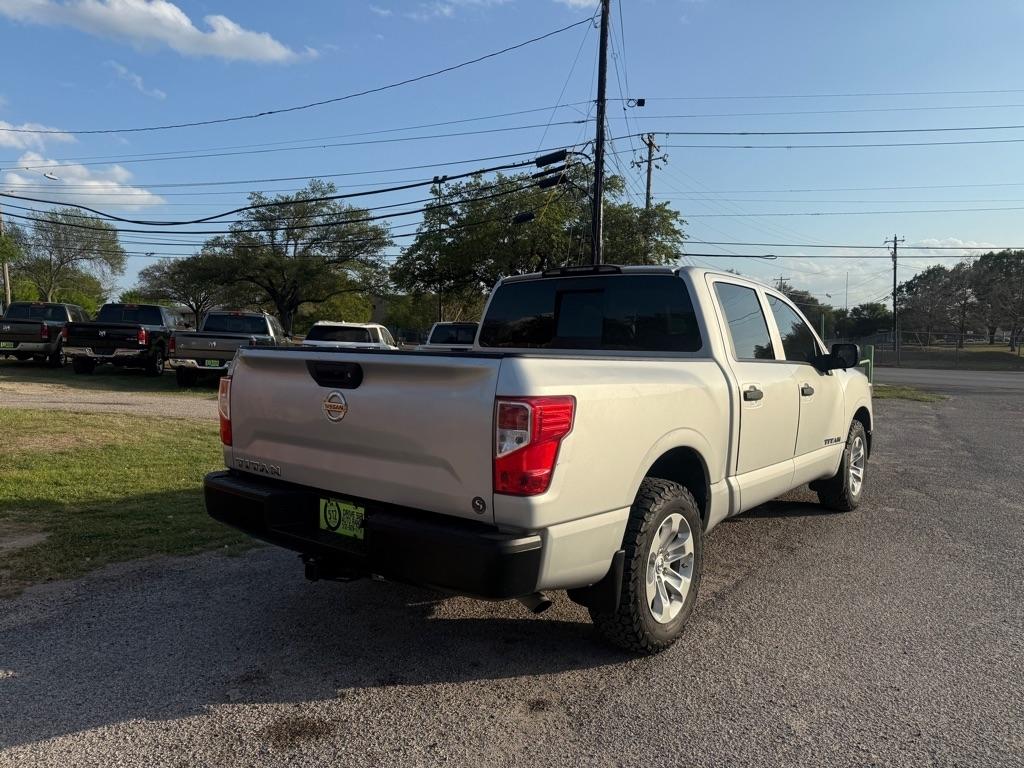 Nissan Titan  2017
