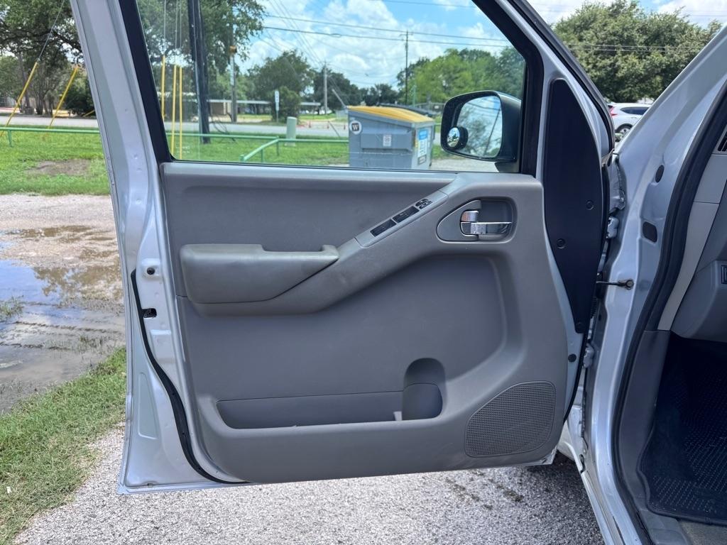 Nissan Frontier  2011