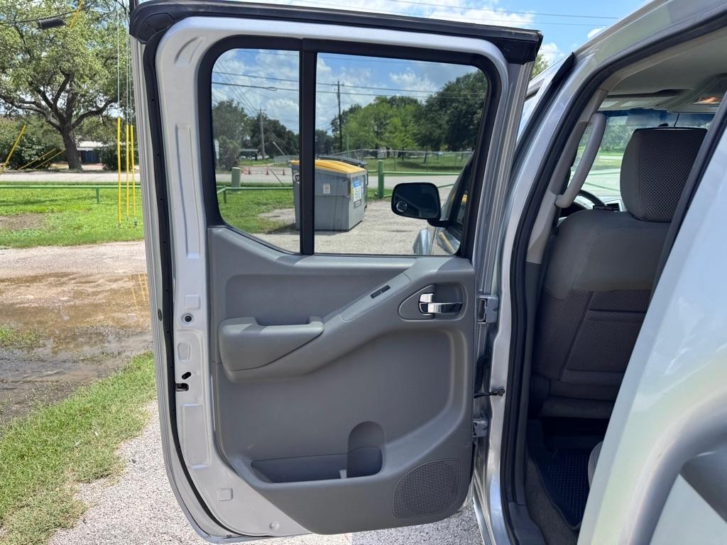 Nissan Frontier  2011
