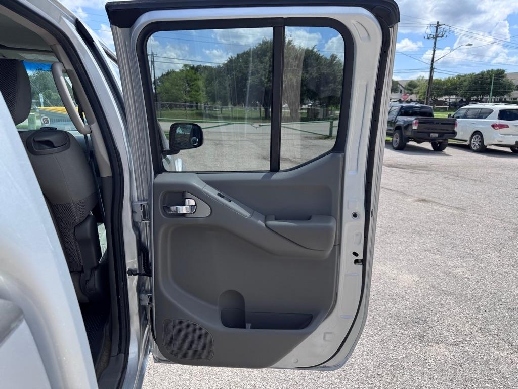 Nissan Frontier  2011