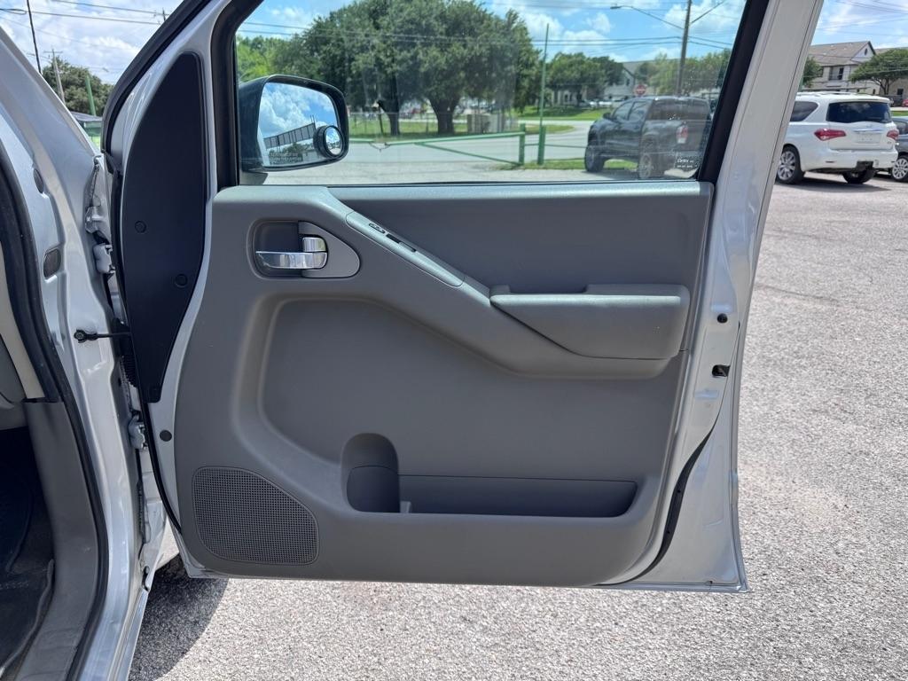 Nissan Frontier  2011