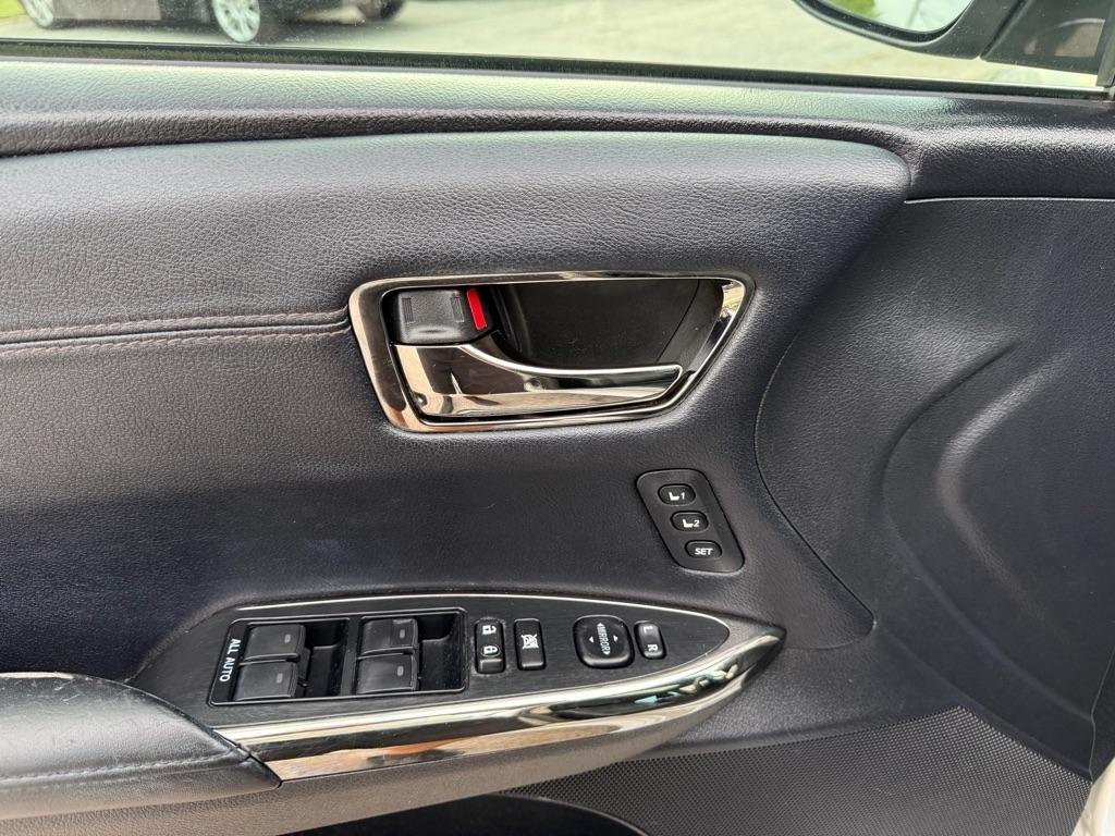 Toyota Avalon  2013