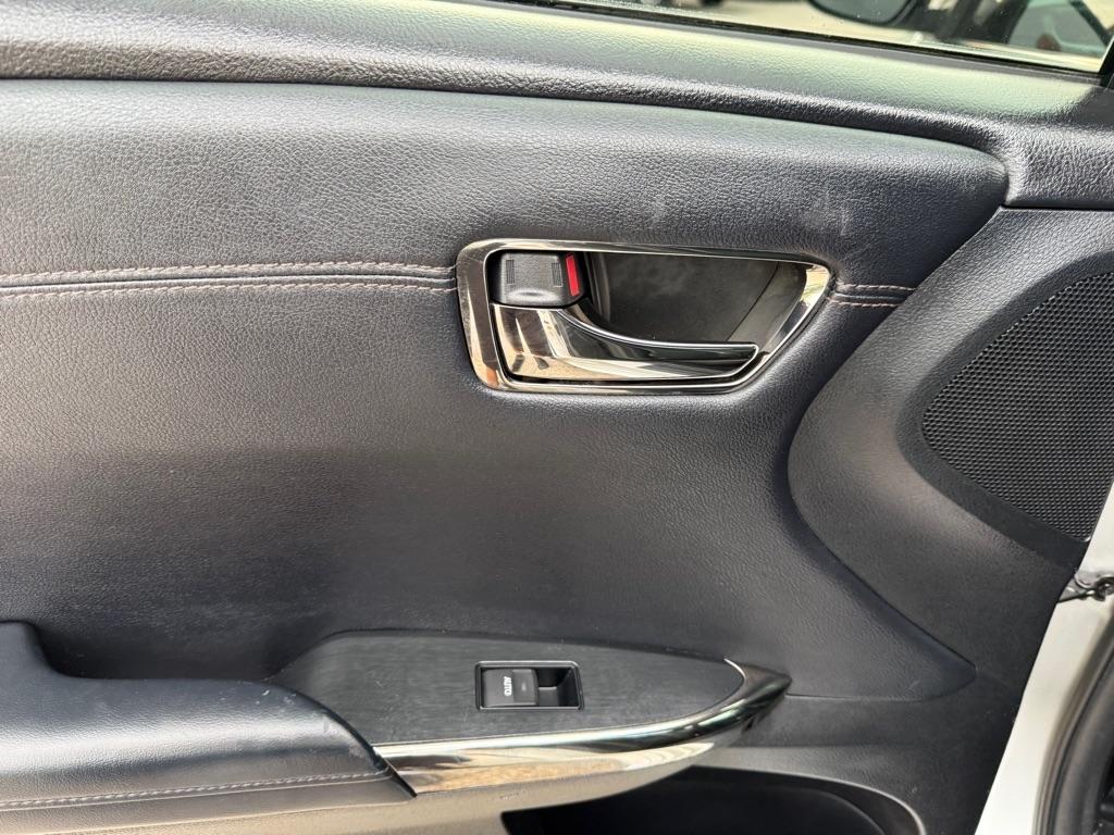 Toyota Avalon  2013