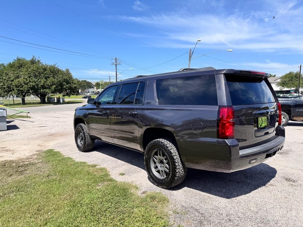 Chevrolet Suburban  2017