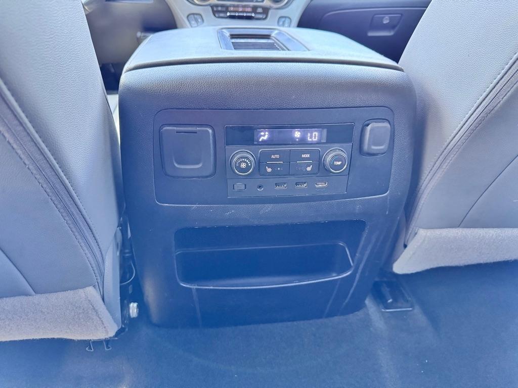 Chevrolet Suburban  2017