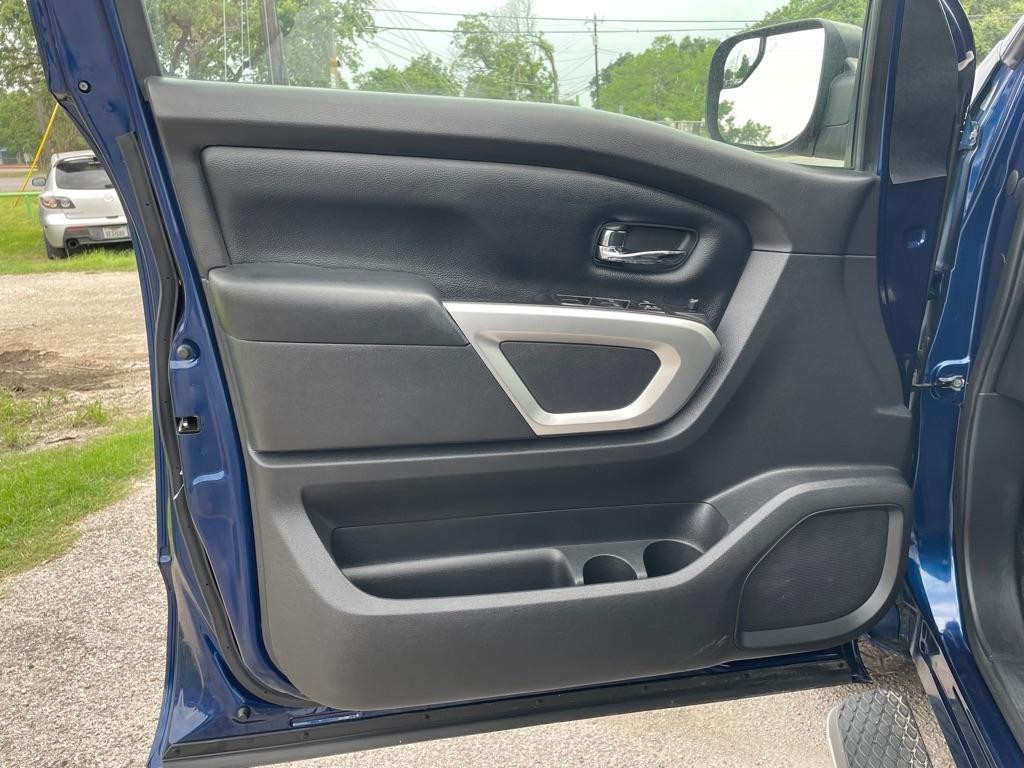 Nissan Titan  2017