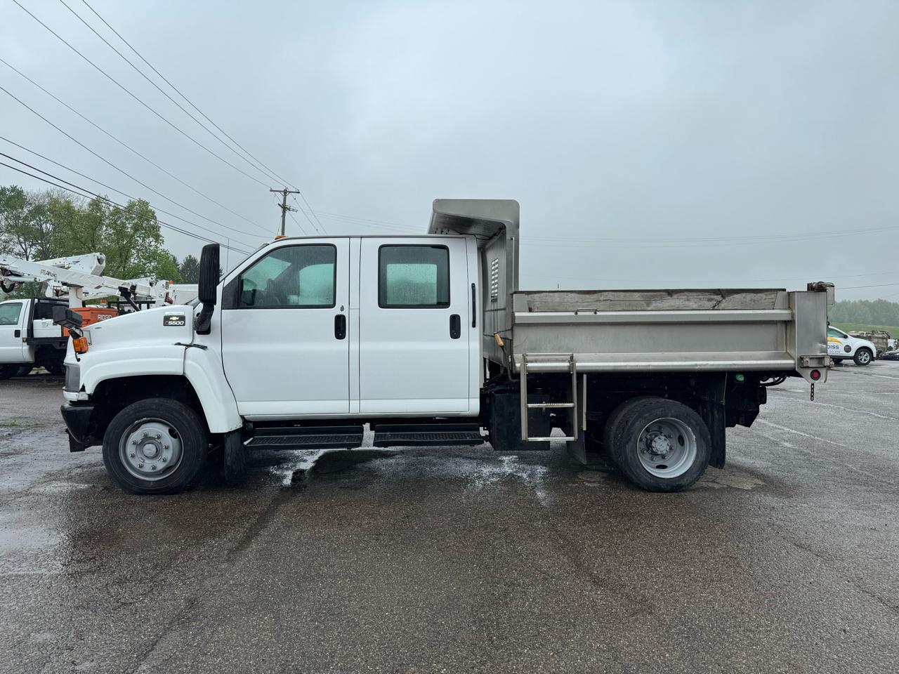 Chevrolet CC5500 Crew Cab 2WD 2007