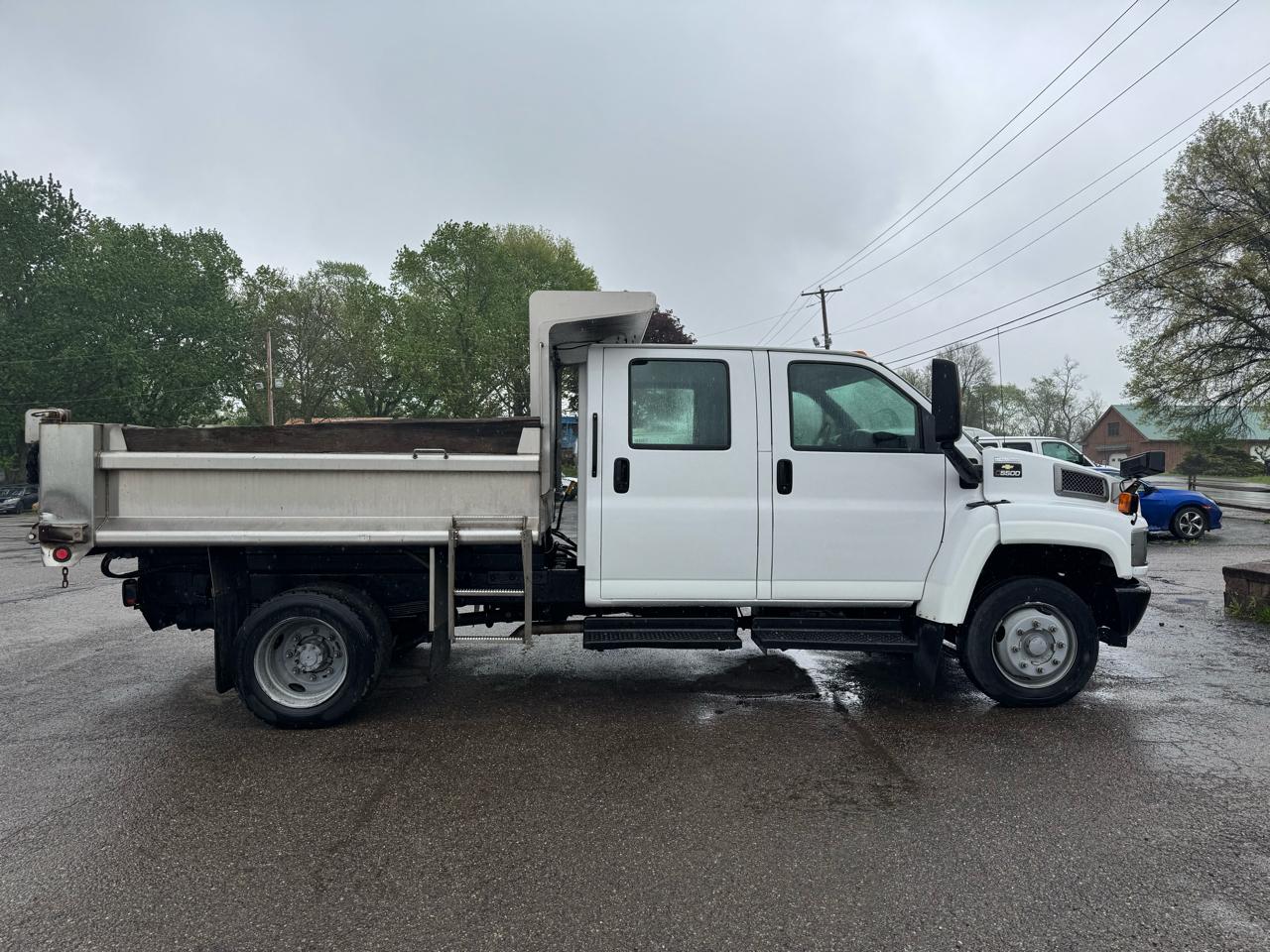 Chevrolet CC5500 Crew Cab 2WD 2007