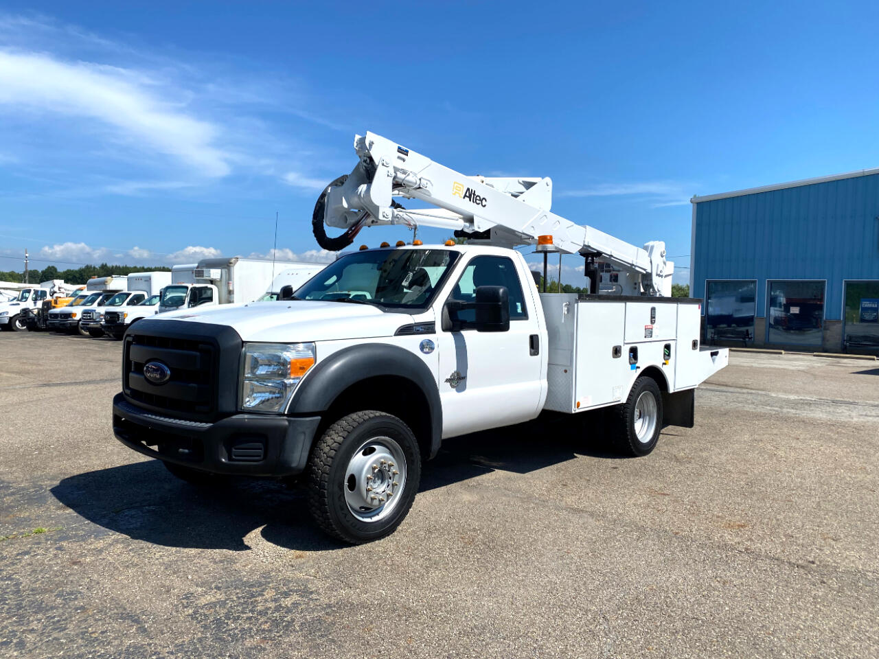 Ford Super Duty F-550 DRW 4WD Reg Cab 141" WB 60" CA XL 2016 Ford Super Duty F-550 DRW 4WD Reg Cab 141" WB 60" CA XL 2016