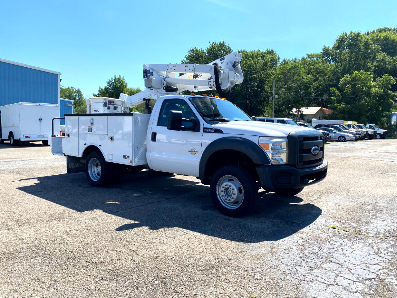 Ford Super Duty F-550 DRW 4WD Reg Cab 141" WB 60" CA XL 2016 Ford Super Duty F-550 DRW 4WD Reg Cab 141" WB 60" CA XL 2016