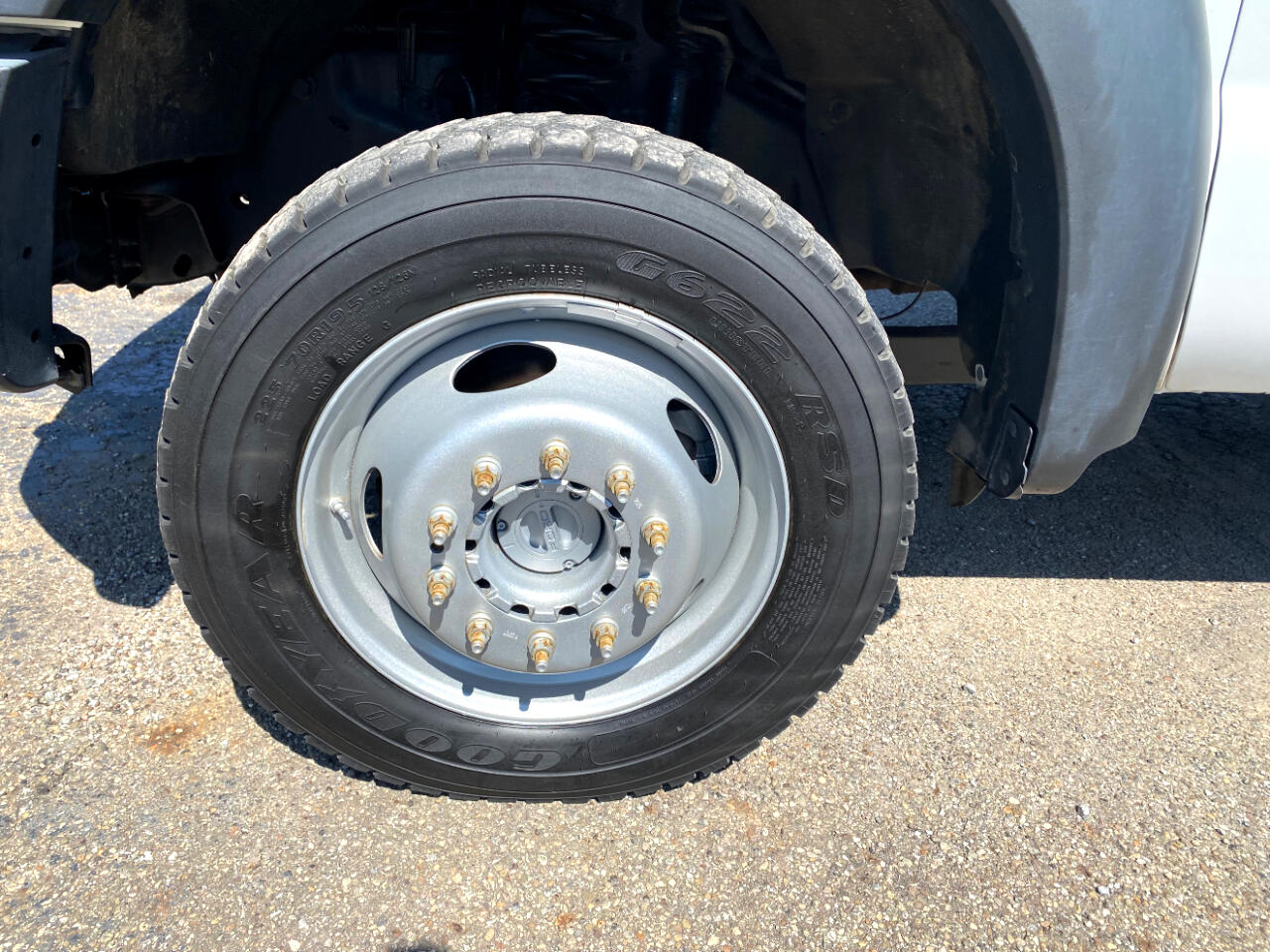 Ford Super Duty F-550 DRW 4WD Reg Cab 141" WB 60" CA XL 2016 Ford Super Duty F-550 DRW 4WD Reg Cab 141" WB 60" CA XL 2016