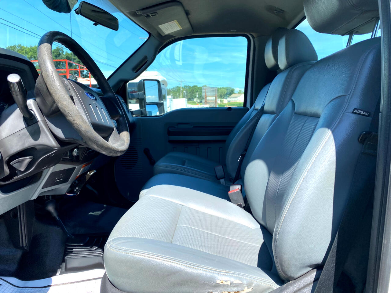 Ford Super Duty F-550 DRW 4WD Reg Cab 141" WB 60" CA XL 2016 Ford Super Duty F-550 DRW 4WD Reg Cab 141" WB 60" CA XL 2016