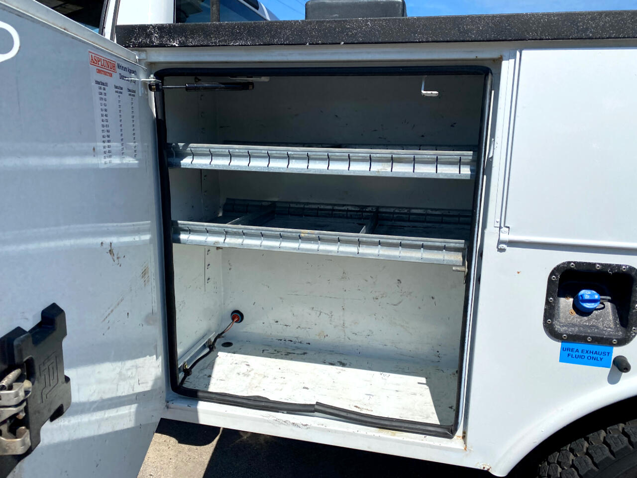 Ford Super Duty F-550 DRW 4WD Reg Cab 141" WB 60" CA XL 2016 Ford Super Duty F-550 DRW 4WD Reg Cab 141" WB 60" CA XL 2016