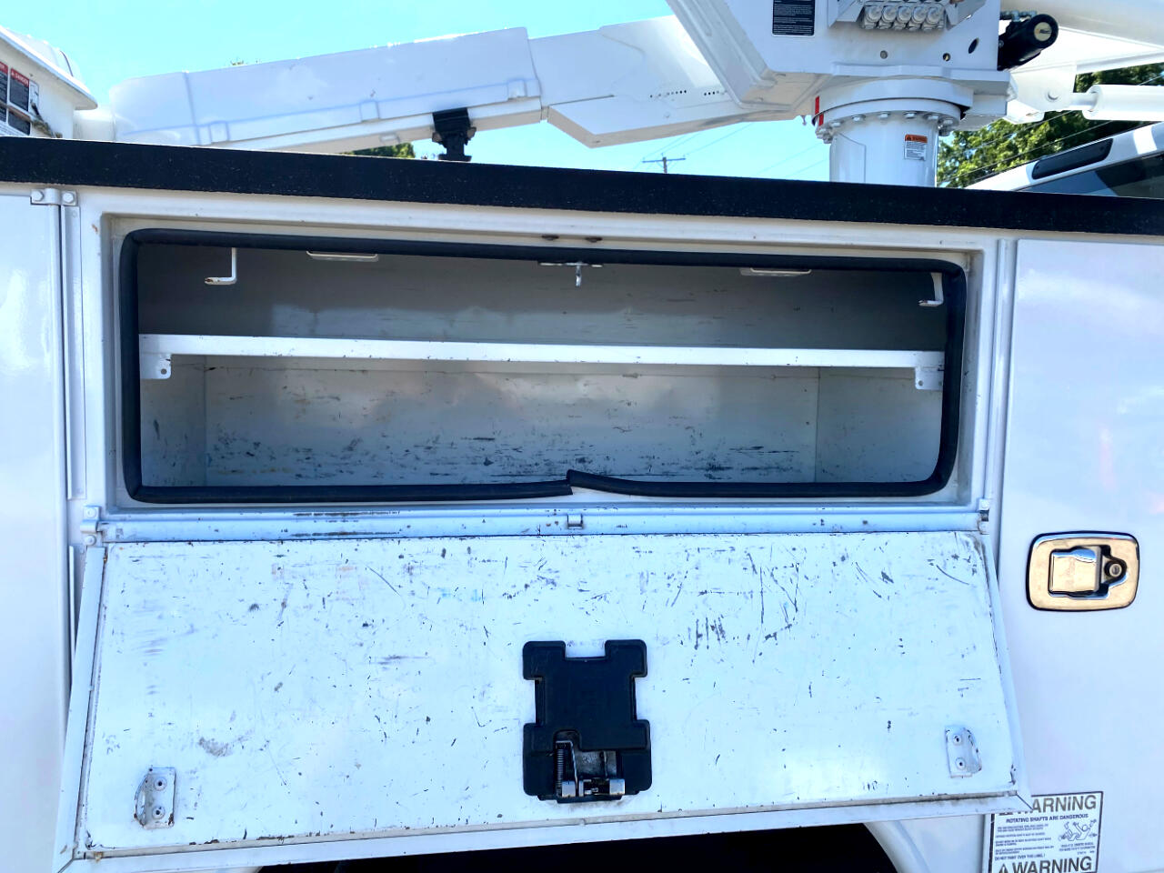 Ford Super Duty F-550 DRW 4WD Reg Cab 141" WB 60" CA XL 2016 Ford Super Duty F-550 DRW 4WD Reg Cab 141" WB 60" CA XL 2016