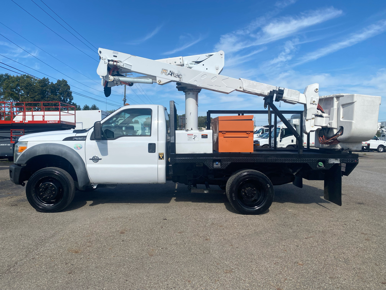 Ford Super Duty F-550 DRW 4WD Reg Cab 141" WB 60" CA XLT 2011 Ford Super Duty F-550 DRW 4WD Reg Cab 141" WB 60" CA XLT 2011