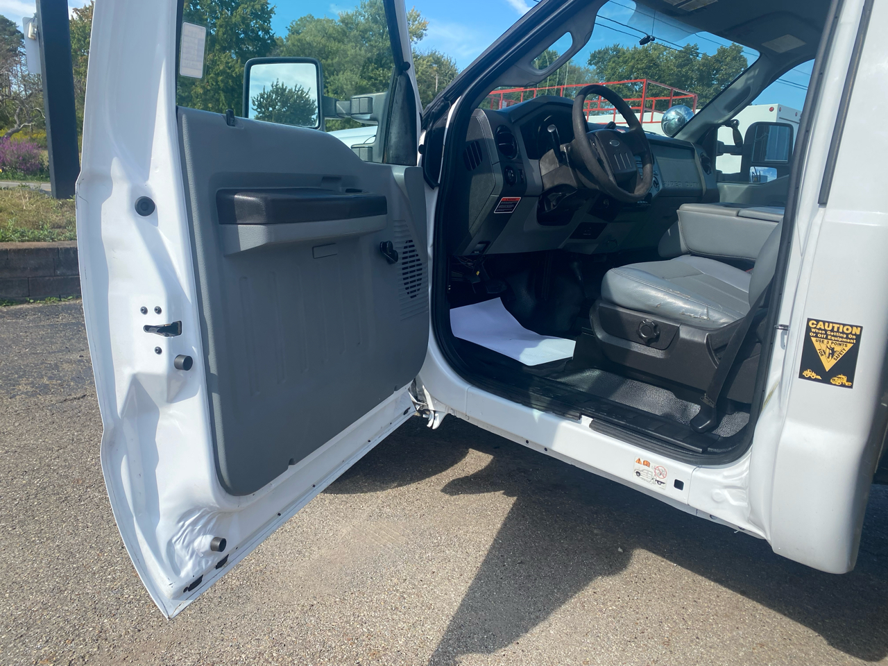 Ford Super Duty F-550 DRW 4WD Reg Cab 141" WB 60" CA XLT 2011 Ford Super Duty F-550 DRW 4WD Reg Cab 141" WB 60" CA XLT 2011