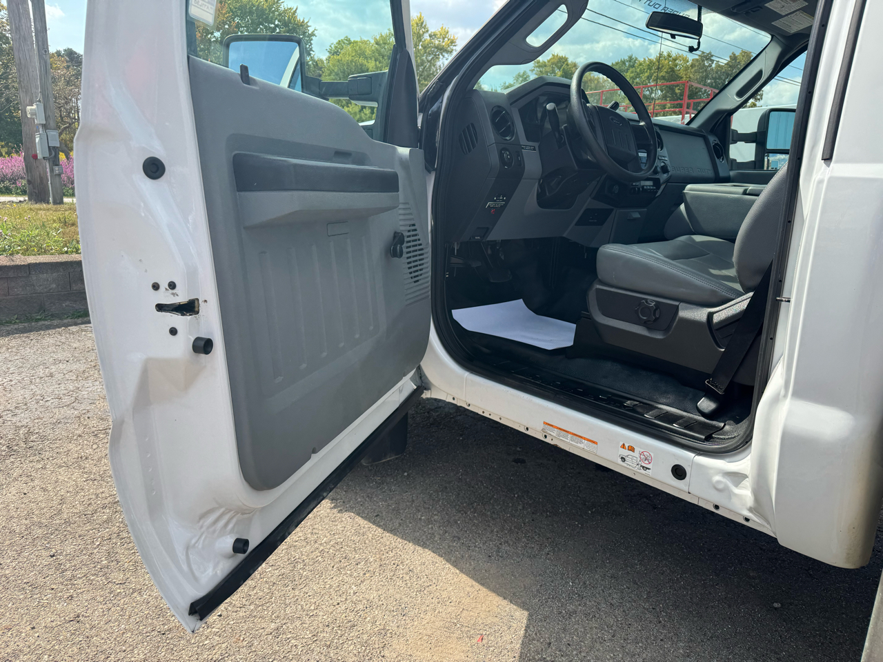 Ford Super Duty F-550 DRW 2WD Reg Cab 189" WB 108" CA XL 2015 Ford Super Duty F-550 DRW 2WD Reg Cab 189" WB 108" CA XL 2015