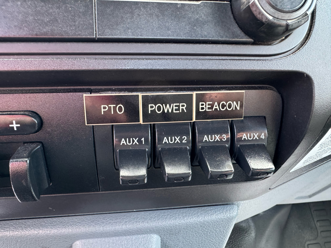 Ford Super Duty F-550 DRW 2WD Reg Cab 189" WB 108" CA XL 2015 Ford Super Duty F-550 DRW 2WD Reg Cab 189" WB 108" CA XL 2015