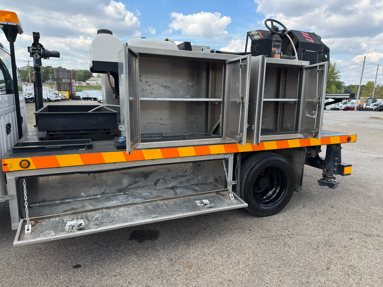 Ford Super Duty F-550 DRW 2WD Reg Cab 189" WB 108" CA XL 2015 Ford Super Duty F-550 DRW 2WD Reg Cab 189" WB 108" CA XL 2015