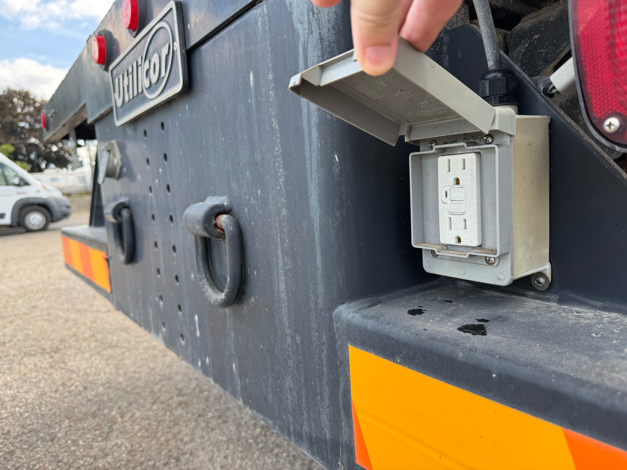 Ford Super Duty F-550 DRW 2WD Reg Cab 189" WB 108" CA XL 2015 Ford Super Duty F-550 DRW 2WD Reg Cab 189" WB 108" CA XL 2015