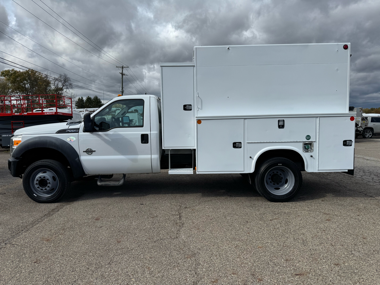 Ford Super Duty F-550 DRW Reg Cab 165" WB 84" CA XL 4WD 2011 Ford Super Duty F-550 DRW Reg Cab 165" WB 84" CA XL 4WD 2011