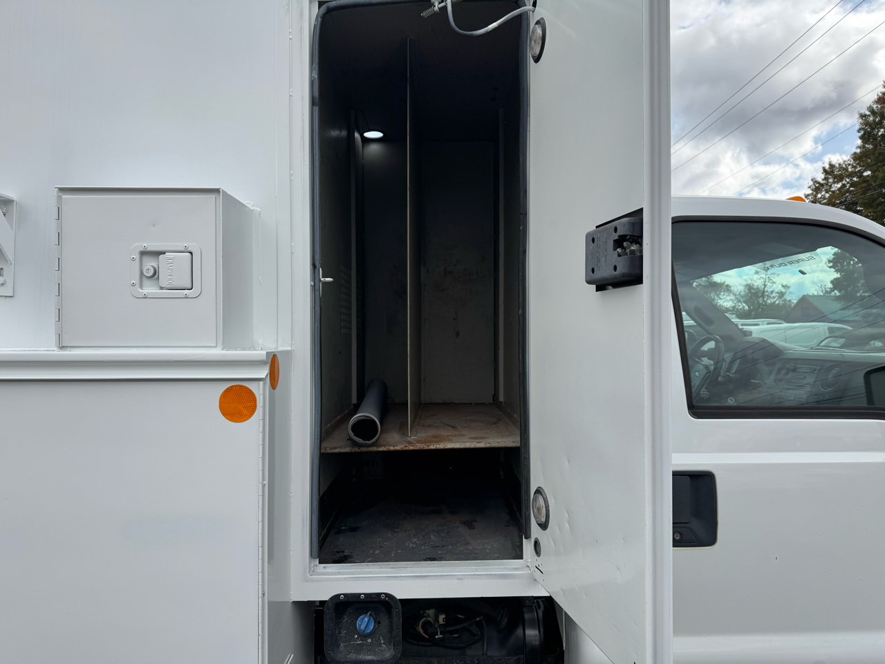 Ford Super Duty F-550 DRW Reg Cab 165" WB 84" CA XL 4WD 2011 Ford Super Duty F-550 DRW Reg Cab 165" WB 84" CA XL 4WD 2011