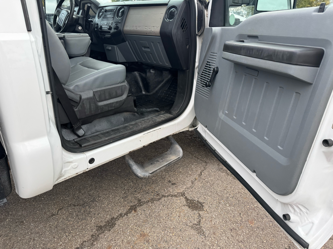 Ford Super Duty F-550 DRW Reg Cab 165" WB 84" CA XL 4WD 2011 Ford Super Duty F-550 DRW Reg Cab 165" WB 84" CA XL 4WD 2011