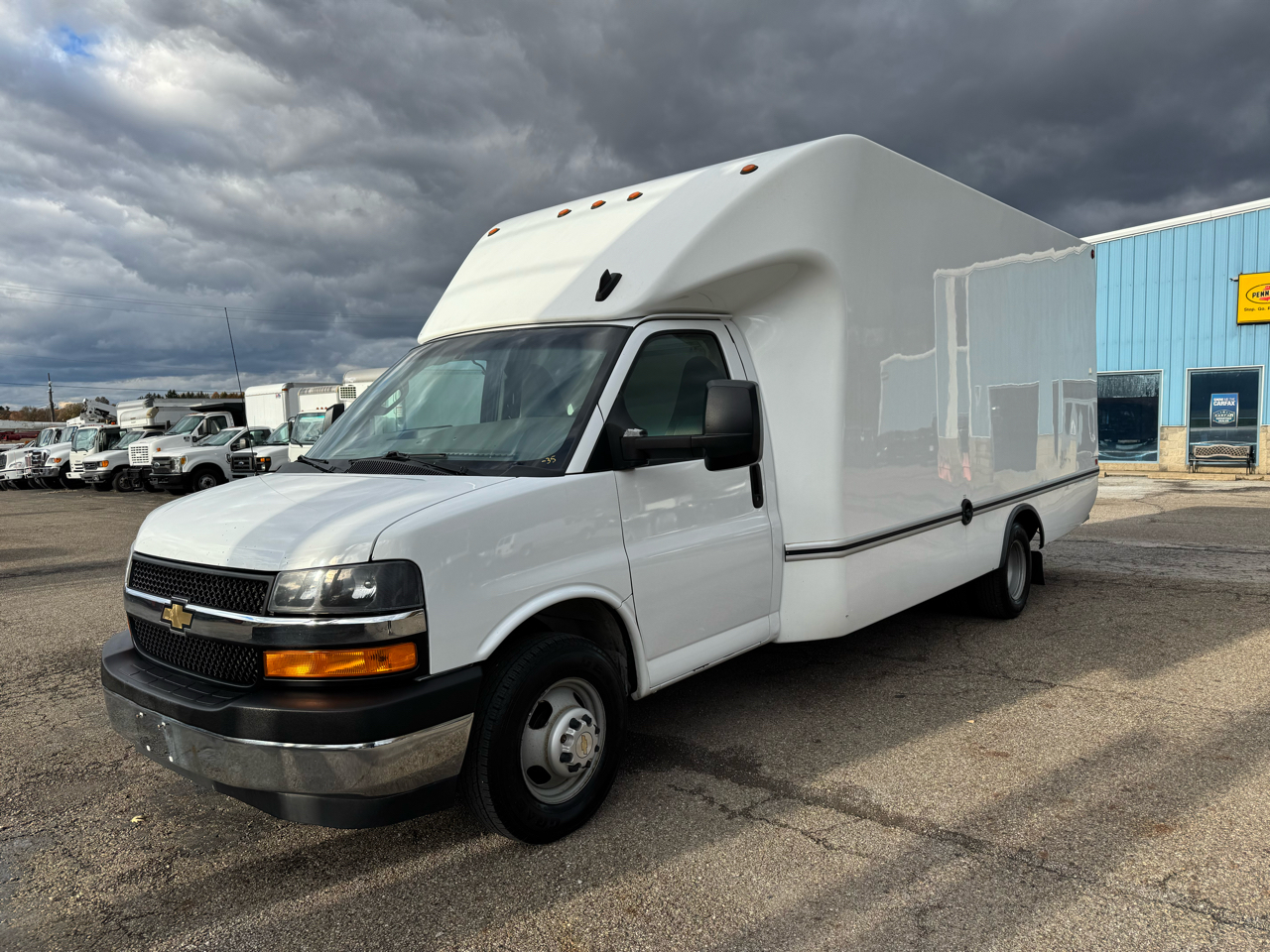 Chevrolet Express Commercial Cutaway 3500 Van 177" 2021 Chevrolet Express Commercial Cutaway 3500 Van 177" 2021