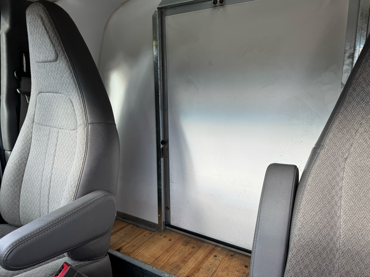 Chevrolet Express Commercial Cutaway 3500 Van 177" 2021 Chevrolet Express Commercial Cutaway 3500 Van 177" 2021