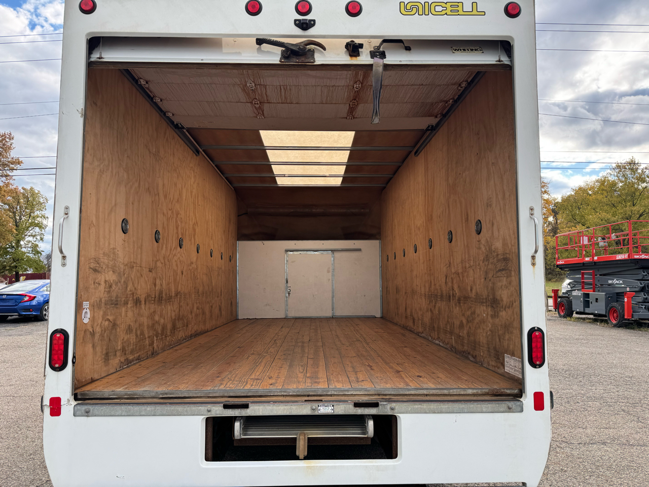 Chevrolet Express Commercial Cutaway 3500 Van 177" 2021 Chevrolet Express Commercial Cutaway 3500 Van 177" 2021