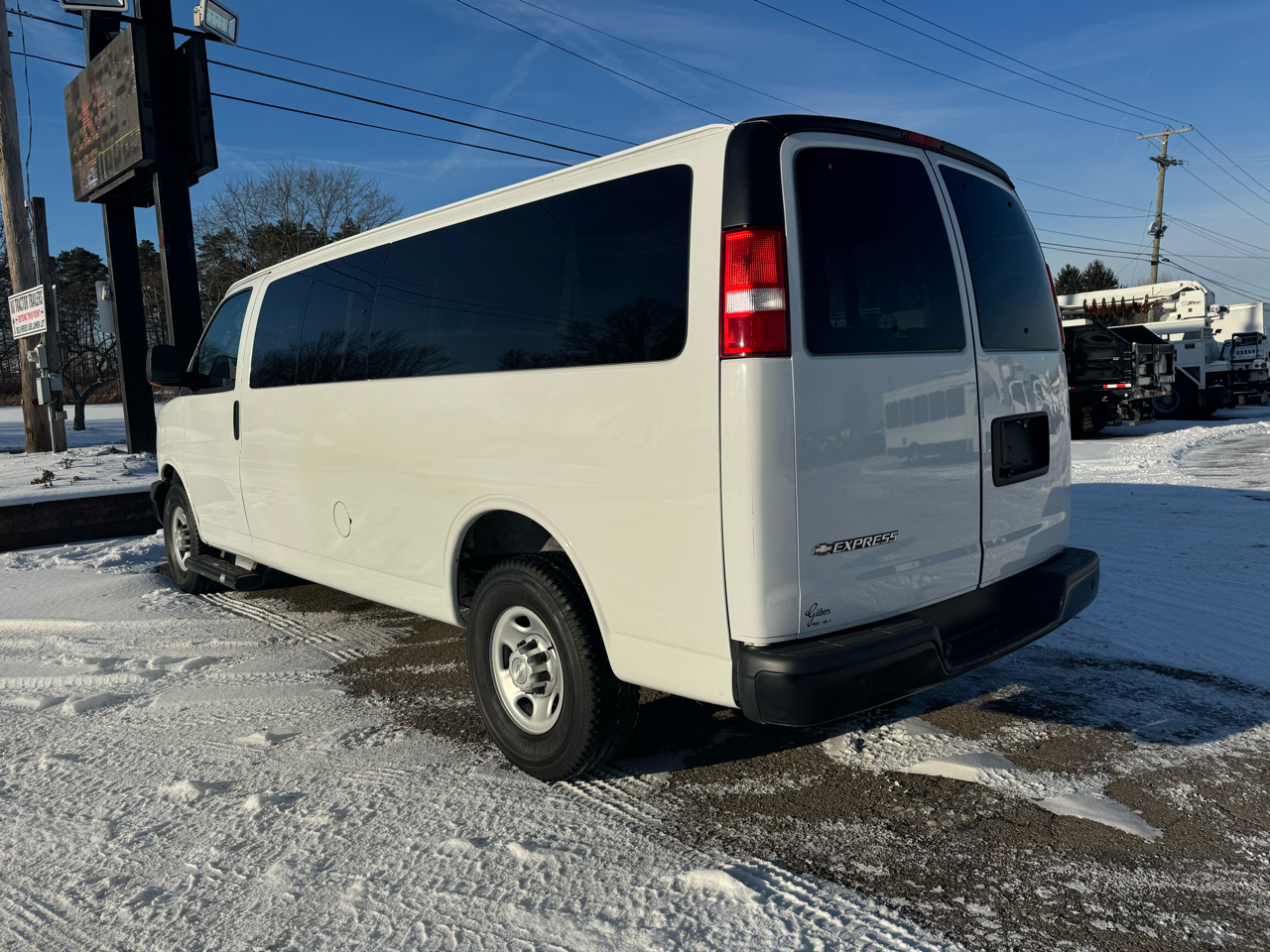 Chevrolet Express Passenger RWD 3500 155" LS 2019