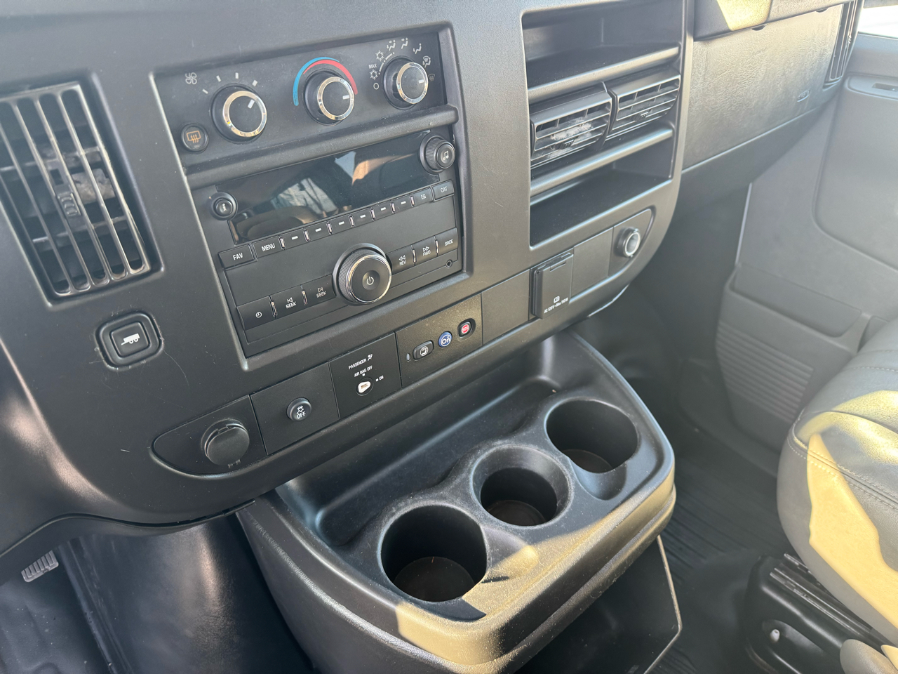 Chevrolet Express Passenger RWD 3500 155" LS 2019