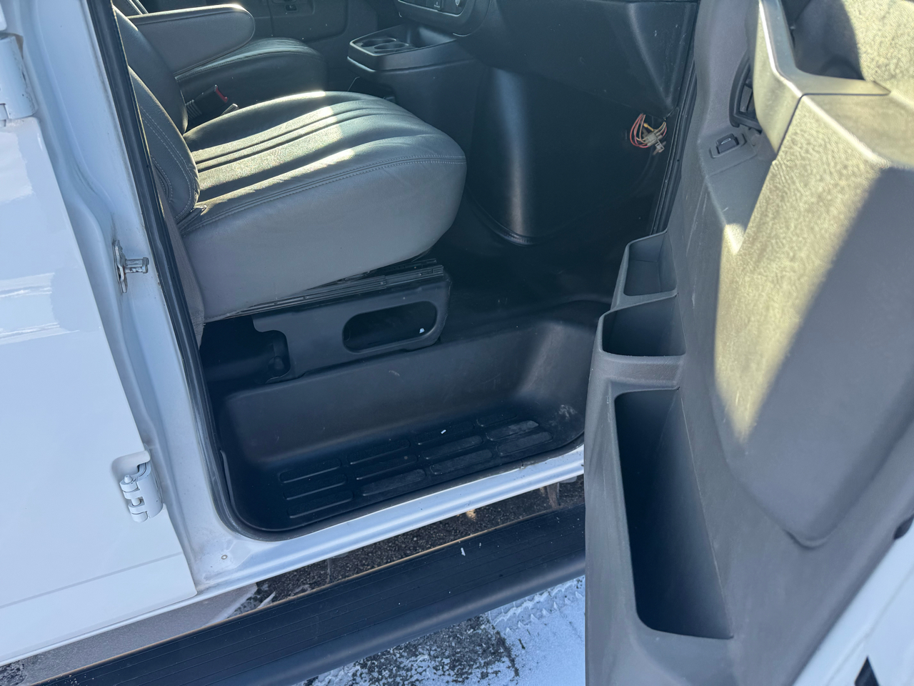 Chevrolet Express Passenger RWD 3500 155" LS 2019