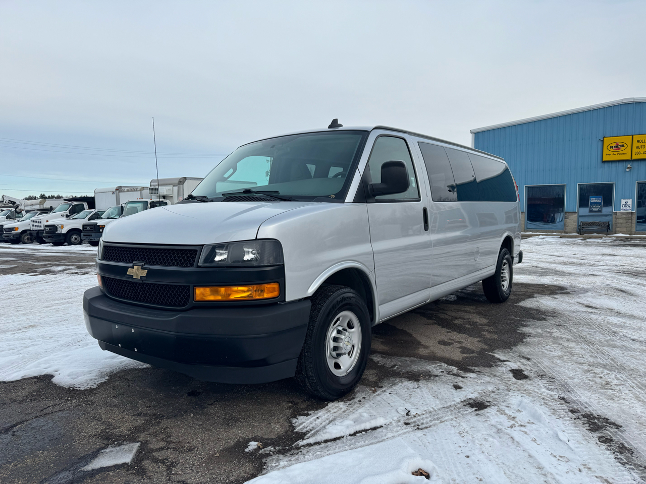 Chevrolet Express Passenger RWD 3500 155" LS 2020