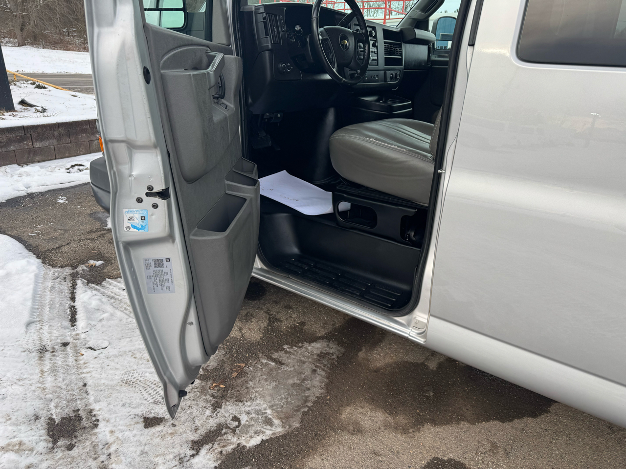 Chevrolet Express Passenger RWD 3500 155" LS 2020