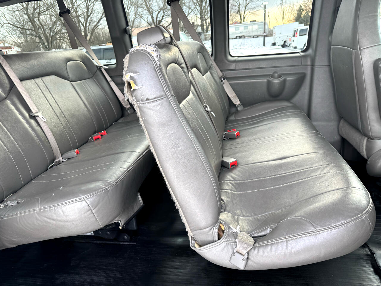 Chevrolet Express Passenger RWD 3500 155" LS 2020