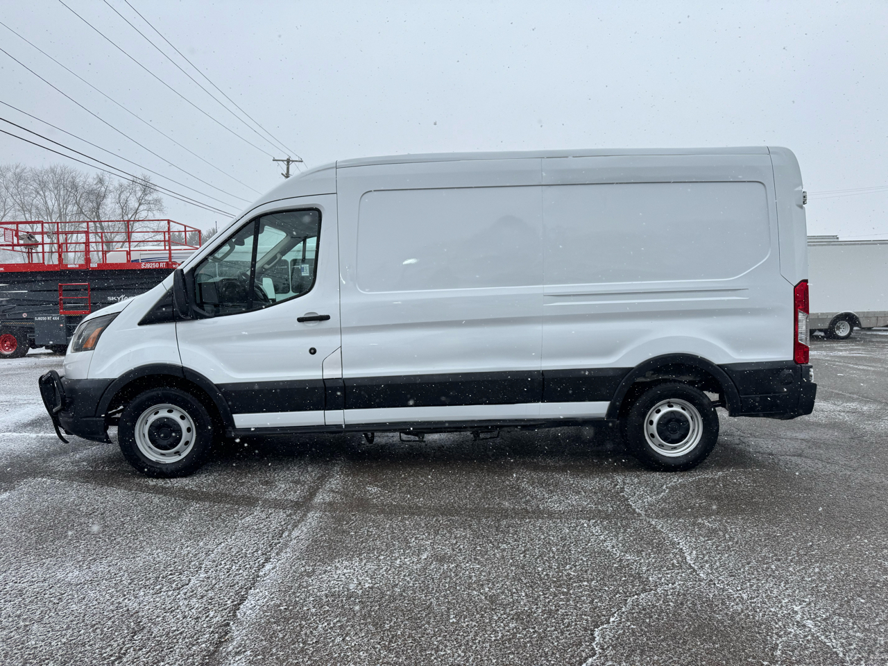 Ford Transit Cargo Van T-250 130" Med Rf 9070 GVWR RWD 2021